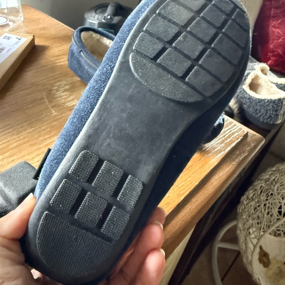 Clarks Navy Suede Loafers with Plush Lining - Picture 3 of 5